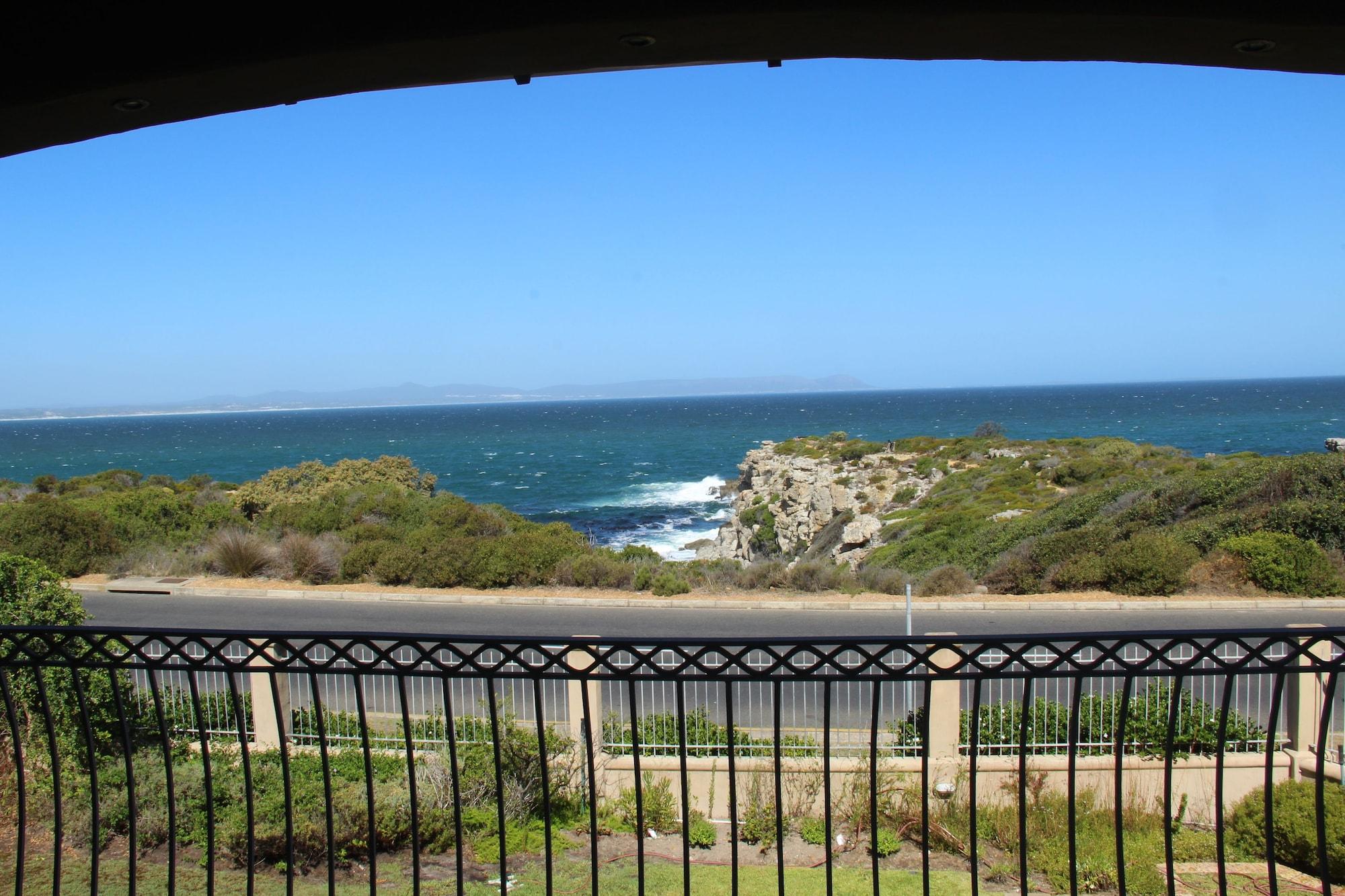 On The Cliff Guest House Hermanus Eksteriør bilde