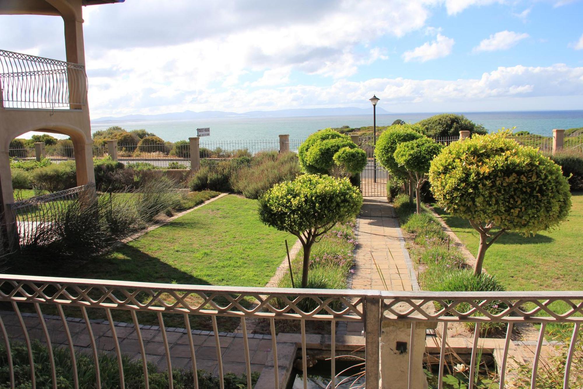 On The Cliff Guest House Hermanus Eksteriør bilde